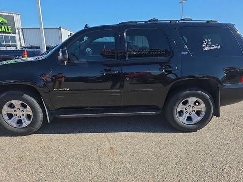 Used 2011 GMC Yukon SLT w/ SLT-2 Equipment Package AWD/4WD image 4