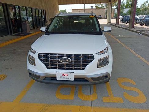 Used 2025 Hyundai Venue SEL FWD image 5