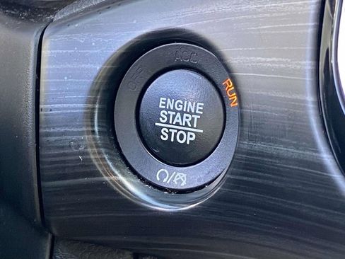 Used 2019 Jeep Grand Cherokee Altitude image 24