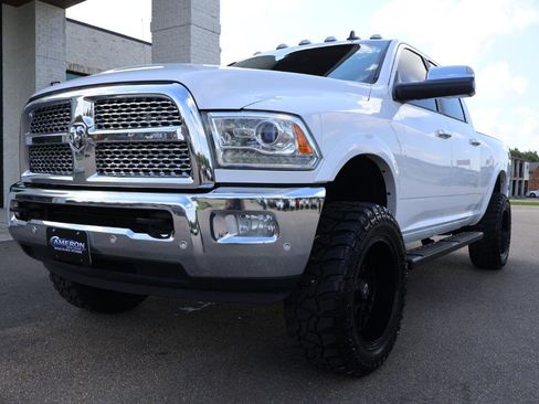 Used 2017 RAM 2500 Laramie AWD/4WD image 2