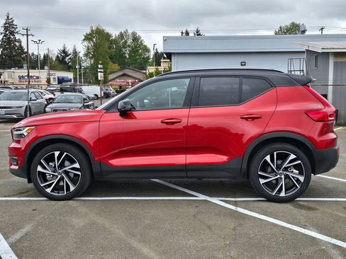 Used 2022 Volvo XC40 T5 R-Design w/ Advanced Package AWD/4WD image 4
