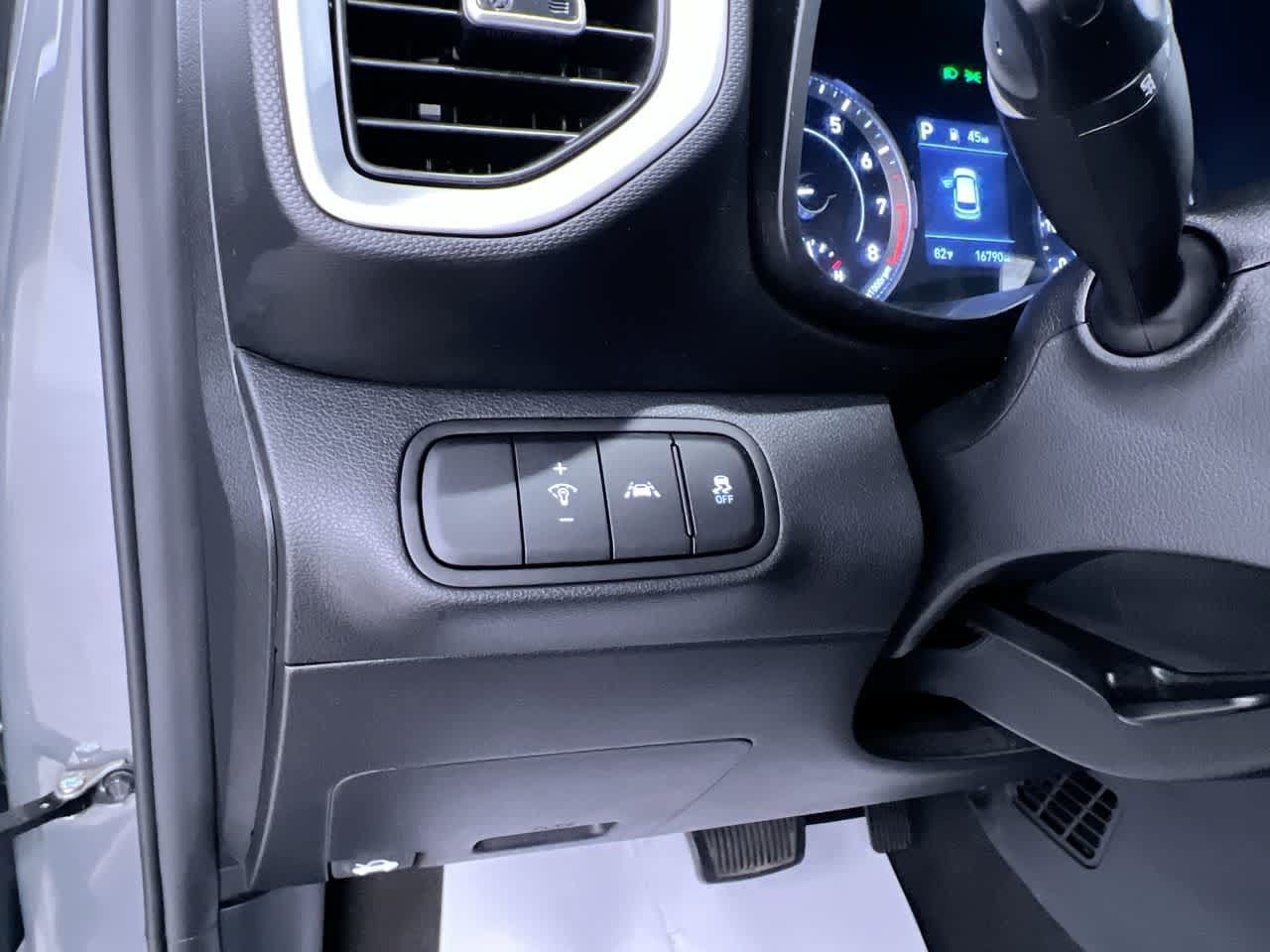 Used 2022 Hyundai Venue SEL FWD image 16