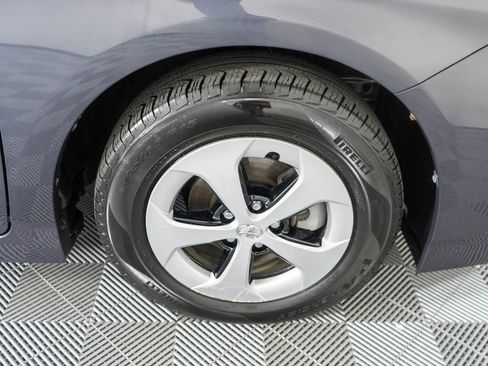 Used 2015 Toyota Prius Four image 29