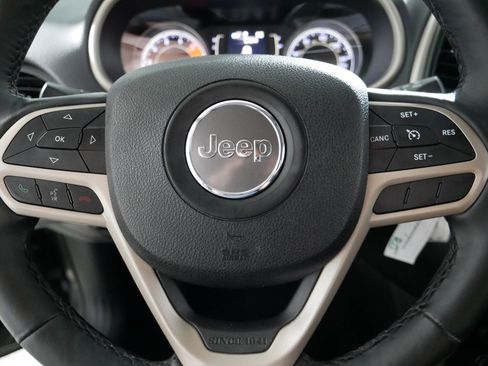 Used 2017 Jeep Cherokee Latitude w/ Safety/Convenience Group AWD/4WD image 25