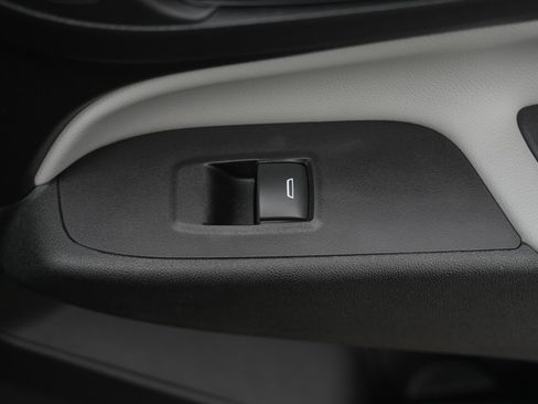 Used 2019 Chevrolet Equinox LT image 34