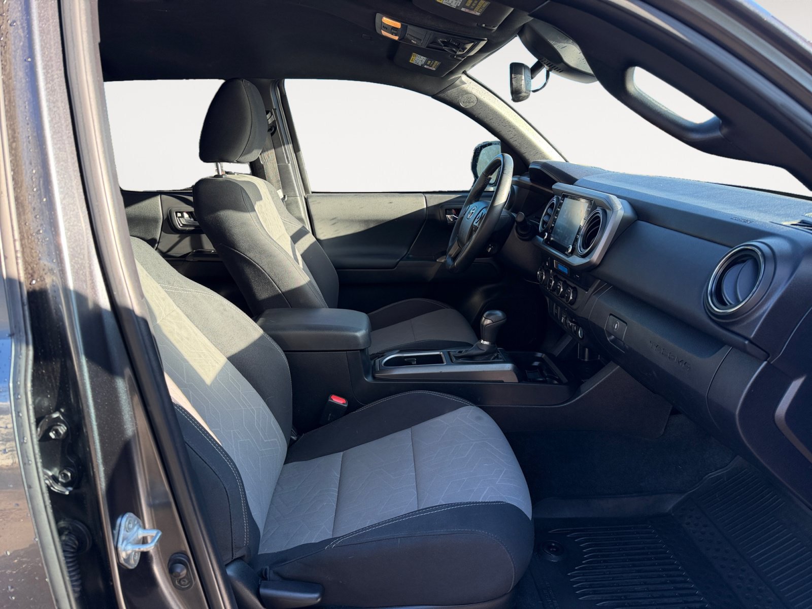Used 2023 Toyota Tacoma TRD Off-Road AWD/4WD image 15
