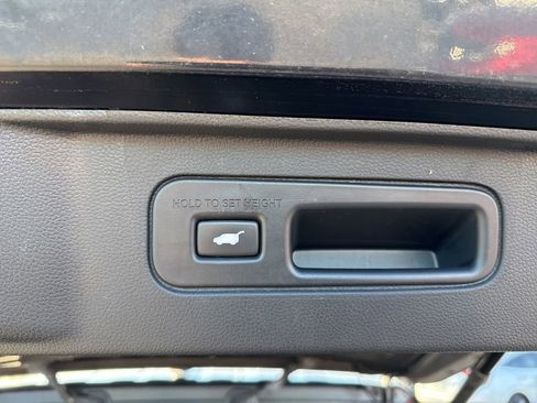 Used 2025 Honda Pilot Elite image 11