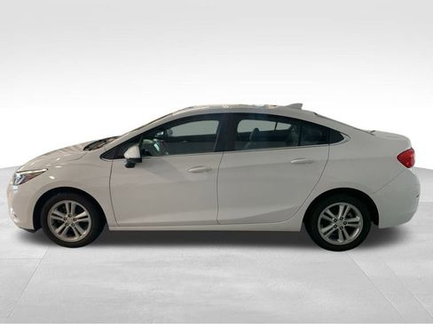 Used 2017 Chevrolet Cruze LT image 2