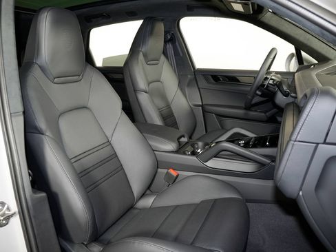New 2026 Porsche Cayenne GTS AWD/4WD image 41