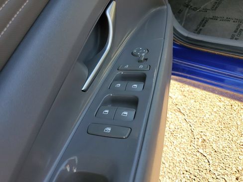 Used 2025 Hyundai Elantra SEL FWD image 17