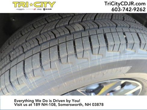 New 2025 Jeep Grand Cherokee Altitude image 40