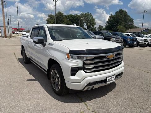 Used 2024 Chevrolet Silverado 1500 High Country w/ Technology Package AWD/4WD image 8
