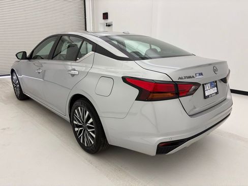 Used 2025 Nissan Altima 2.5 SV FWD image 15