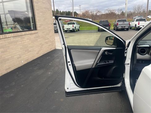 Used 2016 Toyota RAV4 XLE image 20