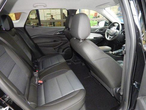 Used 2025 Chevrolet Trax LT w/ Driver Confidence Package image 32