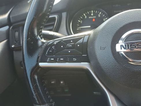 Used 2020 Nissan Rogue SV image 17