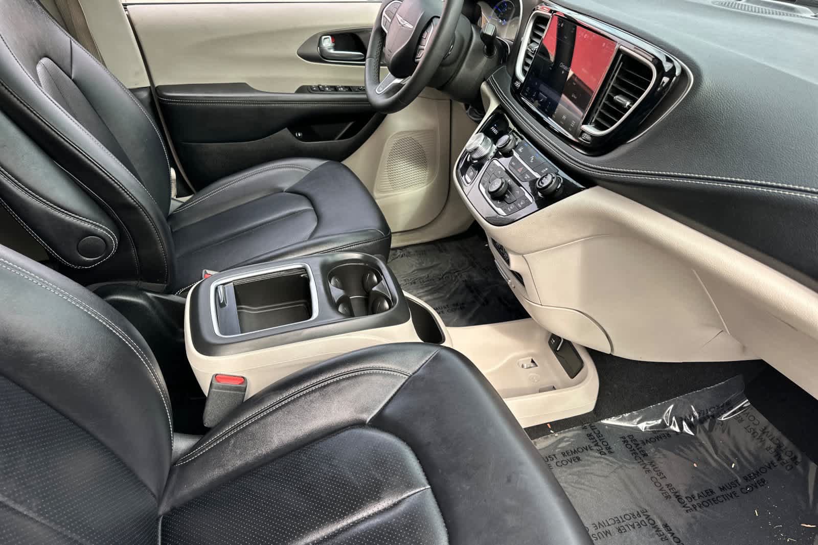 Used 2024 Chrysler Pacifica Limited FWD image 17