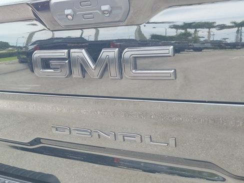 Used 2023 GMC Sierra 1500 Denali w/ Denali Reserve Package AWD/4WD image 11