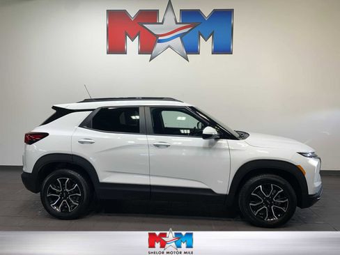 Used 2024 Chevrolet TrailBlazer ACTIV w/ Driver Confidence Package image 1