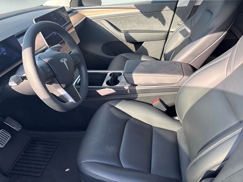 Used 2023 Tesla Model Y Long Range AWD/4WD image 2
