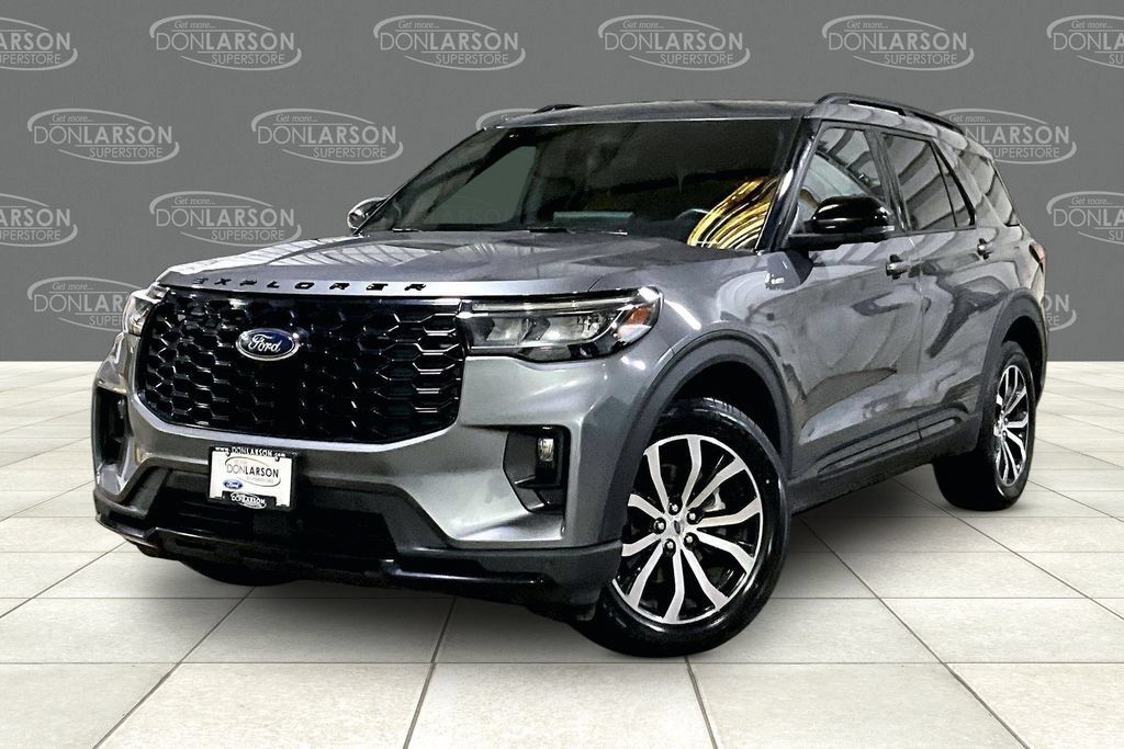 Certified 2025 Ford Explorer ST-Line AWD/4WD image 3