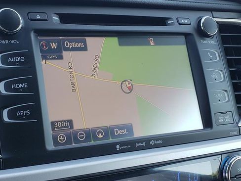 Used 2019 Toyota Highlander AWD V6 image 25