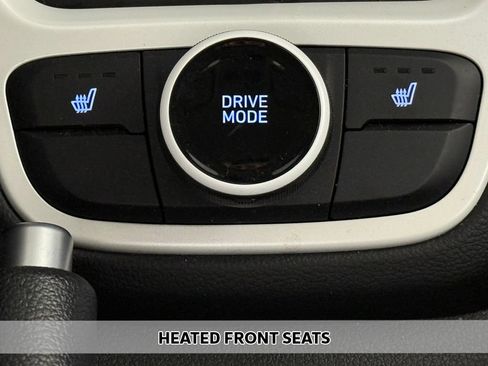 Certified 2025 Hyundai Venue Limited FWD image 6