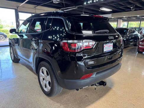 Used 2018 Jeep Compass Latitude w/ Popular Equipment Group FWD image 5