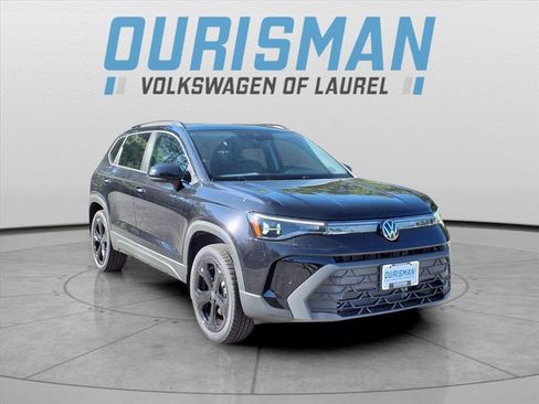 New 2025 Volkswagen Taos SE image 1