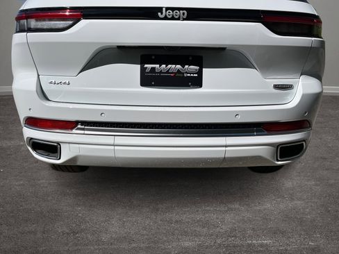 New 2025 Jeep Grand Cherokee Summit image 29
