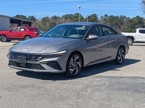 Used 2025 Hyundai Elantra SEL FWD image 7