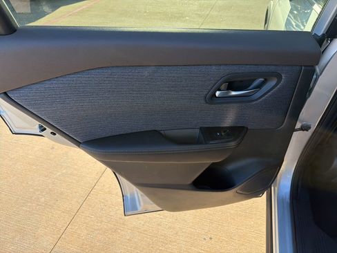 Used 2023 Nissan Rogue SV image 14