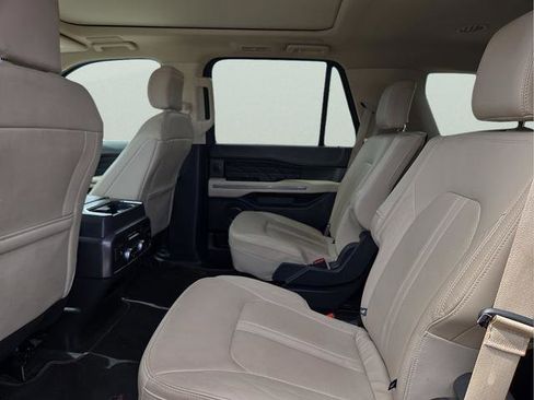 Used 2024 Ford Expedition Platinum AWD/4WD image 19