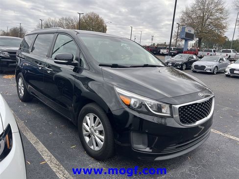 Used 2017 Kia Sedona LX w/ LX Essentials Premium Package image 4