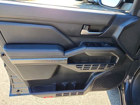 Certified 2025 Toyota Tacoma TRD Off-Road AWD/4WD image 14