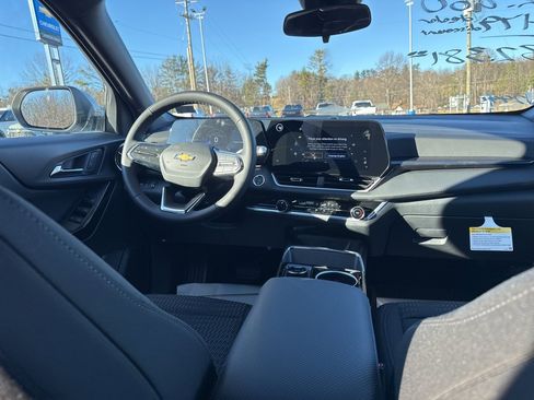 New 2026 Chevrolet Equinox LT w/ LPO, Floor Liner Package image 19