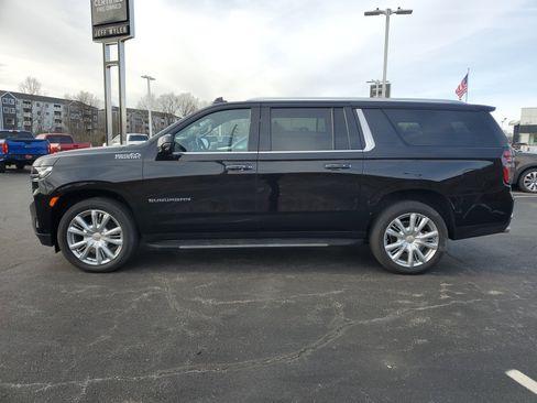 Used 2024 Chevrolet Suburban High Country w/ Advanced Technology Package image 8