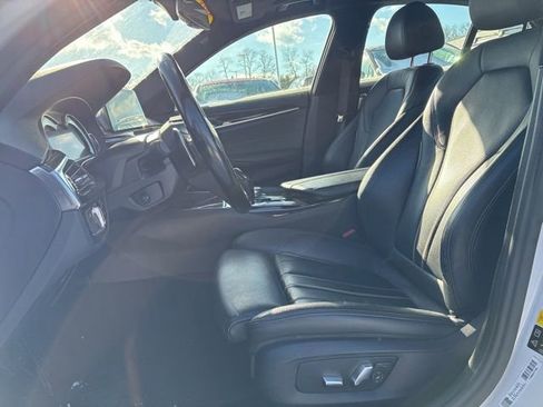 Used 2018 BMW 530i xDrive image 10