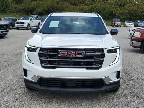 Used 2025 GMC Acadia Elevation image 2