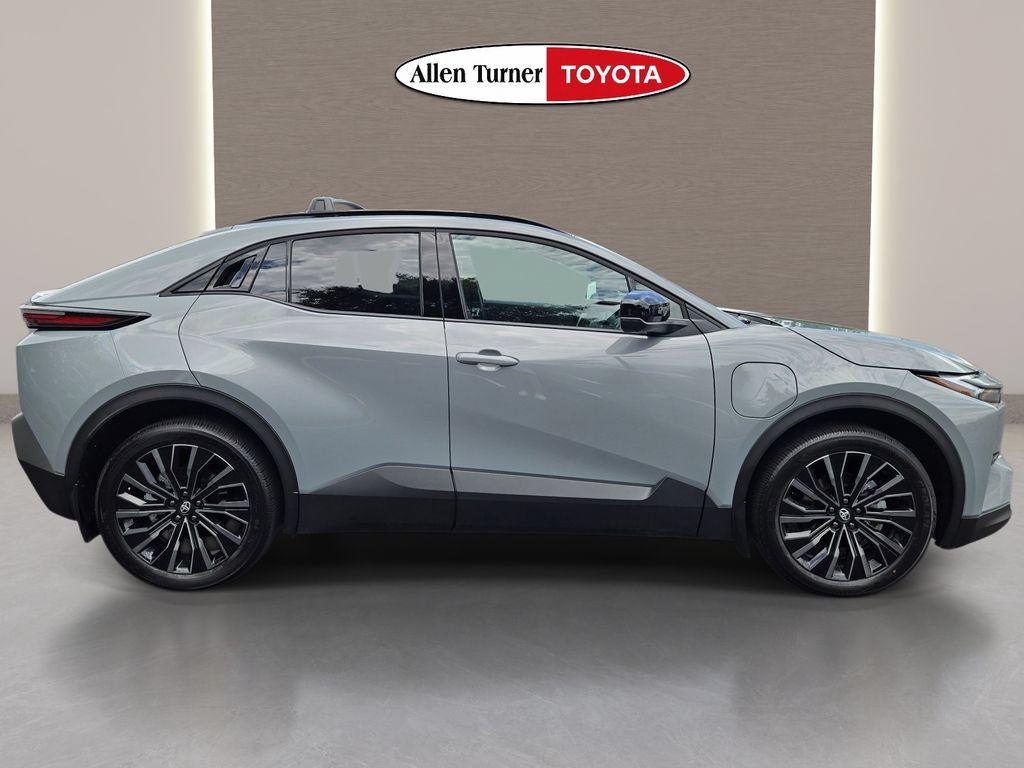 Used 2026 Toyota C-HR AWD/4WD image 5