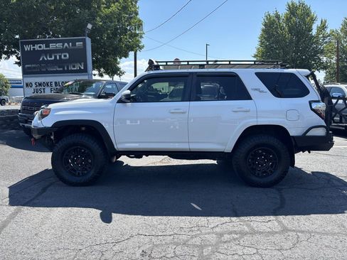 Used 2018 Toyota 4Runner TRD Off-Road AWD/4WD image 2