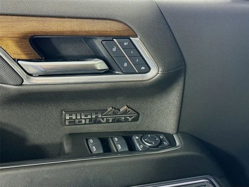 Used 2025 Chevrolet Silverado 1500 High Country w/ High Country Premium Package AWD/4WD image 12
