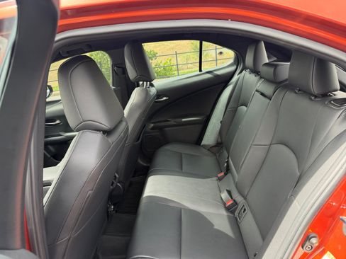 Used 2019 Lexus UX 250h w/ Premium Package AWD/4WD image 17