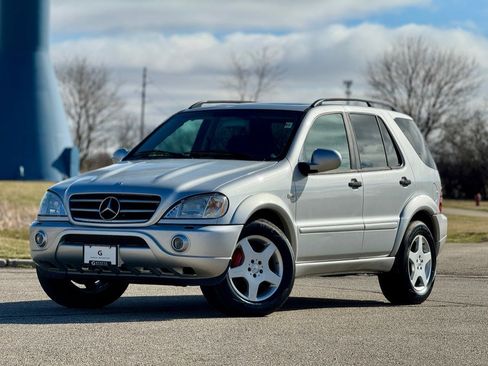 Used 2000 Mercedes-Benz ML 55 AMG 4MATIC image 2