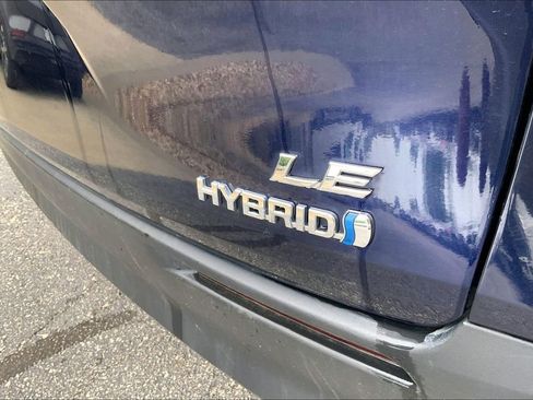 Used 2021 Toyota Sienna LE FWD image 3