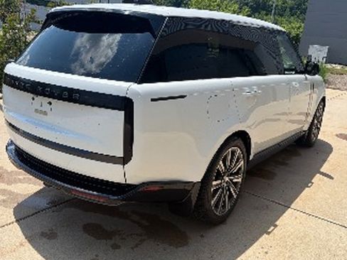 Used 2025 Land Rover Range Rover Long Wheelbase SE AWD/4WD image 5