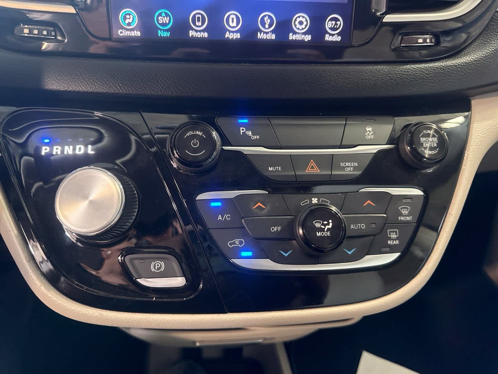 Used 2018 Chrysler Pacifica Touring Plus FWD image 28