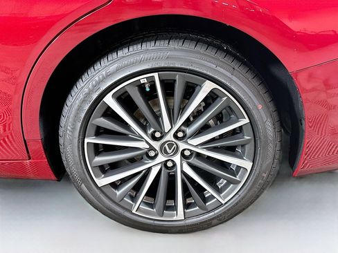 Certified 2025 Lexus ES 300h w/ Premium Package image 31