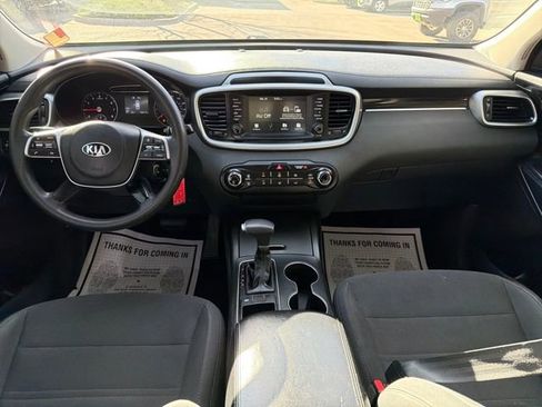 Used 2019 Kia Sorento FWD image 12