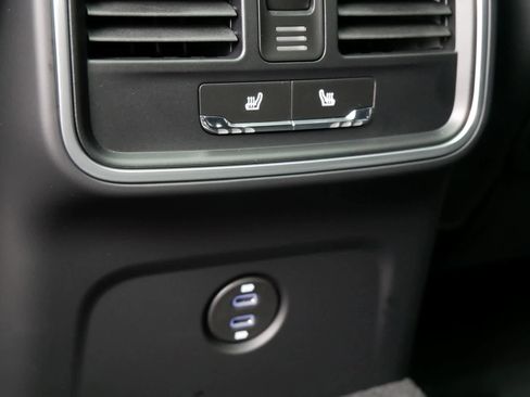 Certified 2026 Porsche Macan image 10